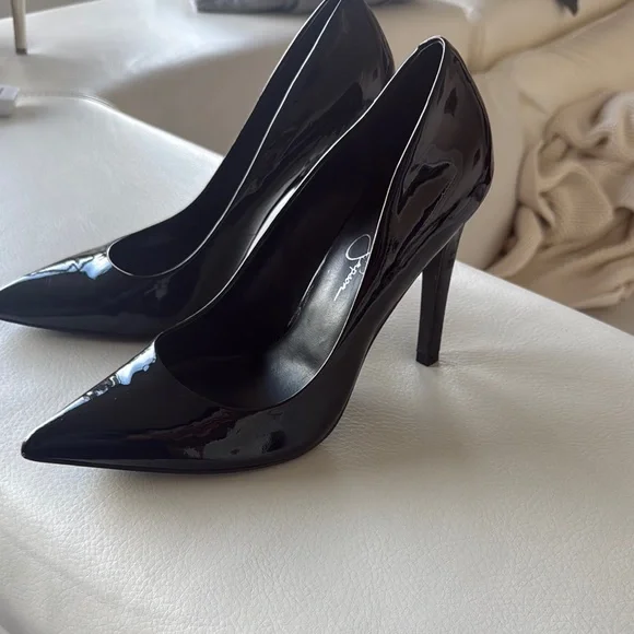 Jessica Simpson Black Heels with Pointed Toe and Stiletto Heel - Picture 2 of 3